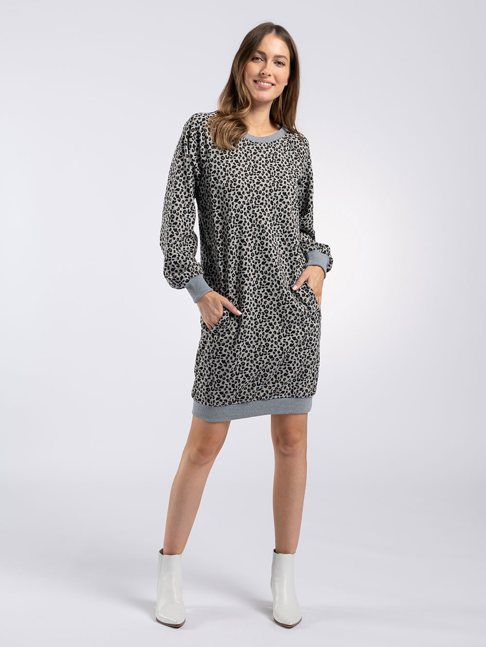 Sweatshirt Dress in Grey Leopard Print